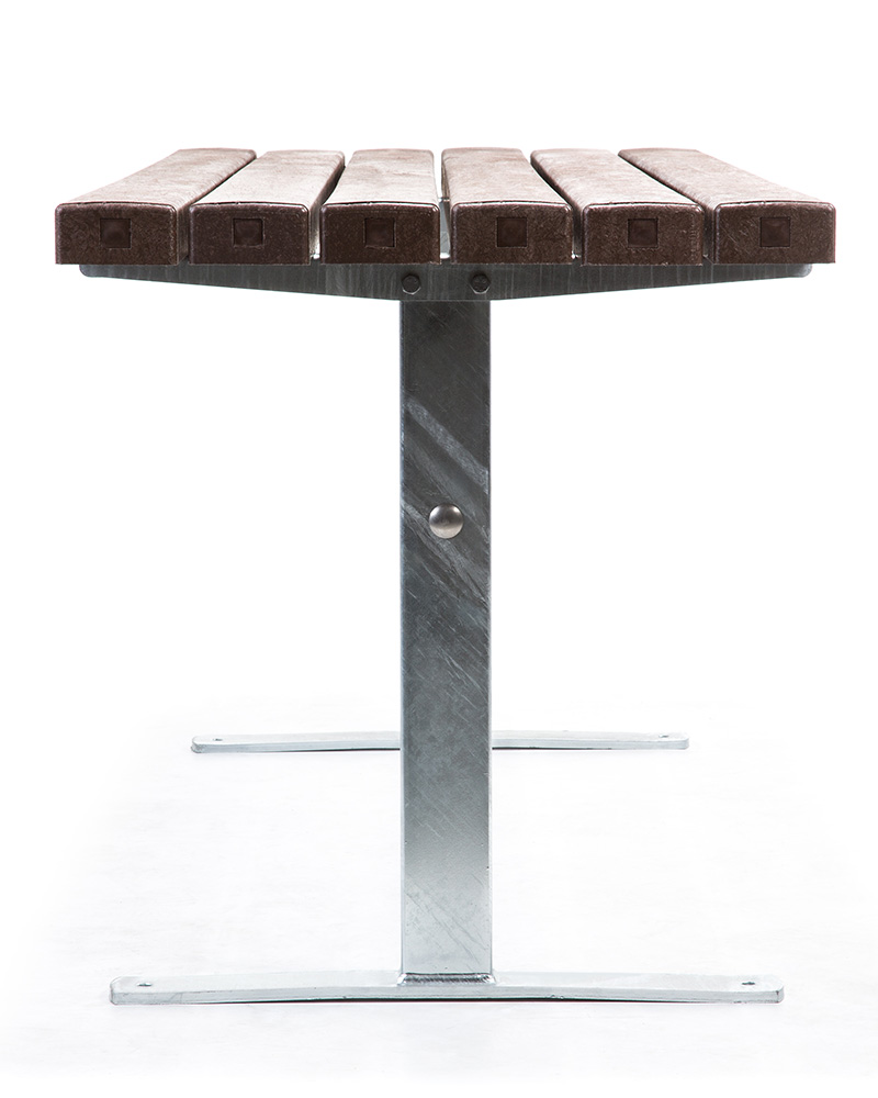 The Ekeby park table in recycled plastic.